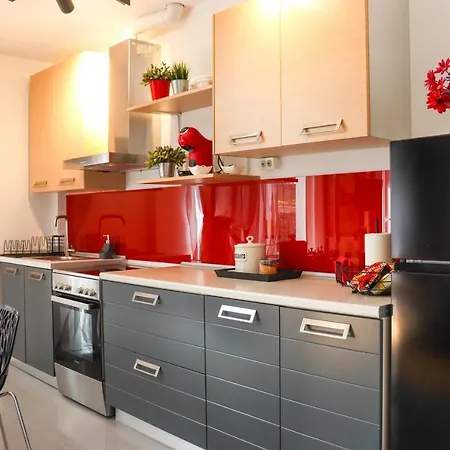 Joanna 1 With Parking *